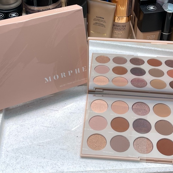 Morphe ~ ‘18T TRUTH OR BARE’ Artistry Eyeshadow Palette ~ FS, RARE & HTF ~ NIB - Picture 2 of 16